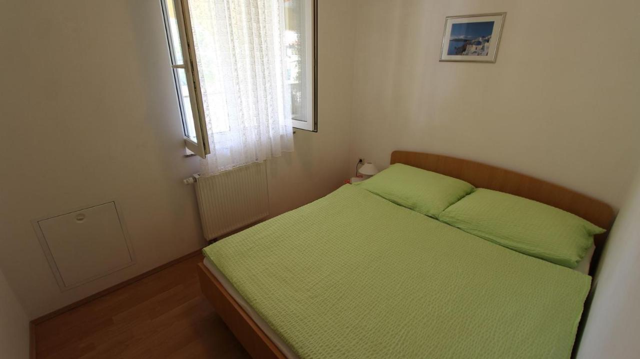 Apartments Serbecic Malinska Exterior photo